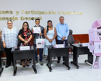 PREMIA IEPC A GANADOR DEL CONCURSO “ENCUÉNTRALE NOMBRE A LA URNA